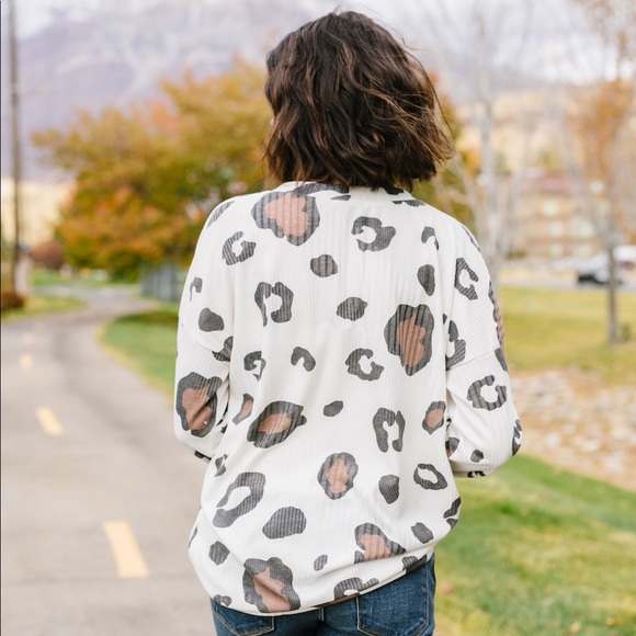 Oversized Animal Print Top - Picture 5 of 8